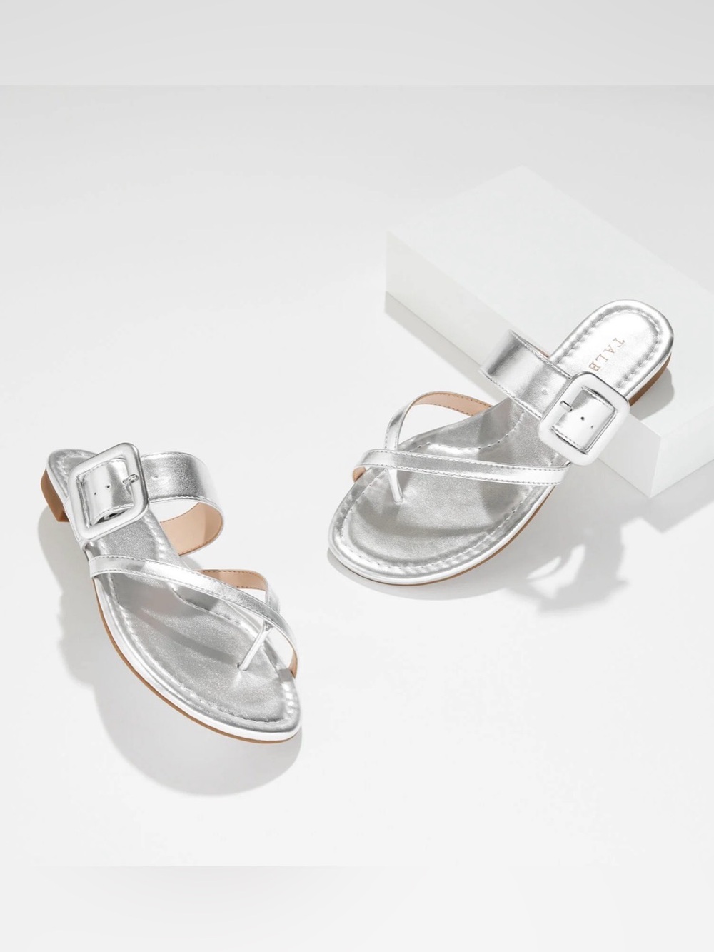 TALBOTS CAMY BUCKLE METALLIC SANDALS SIZE 7